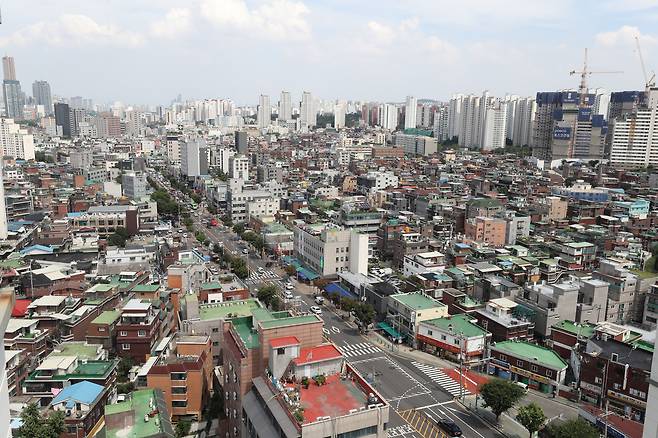 영등포역 인근 공공주택 복합개발 후보지인 연립·다세대주택 지역 모습. /연합뉴스