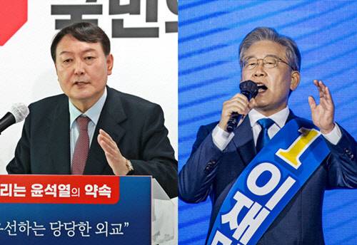 지난 9월22일 서울 여의도 국민의힘 중앙당사에서  외교·안보분야 대선 공약을 발표하는 윤석열(왼쪽) 전 검찰총장, 25일 광주 서구 김대중컨벤션센터에서 열린 더불어민주당 대선 광주·전남 지역경선 합동연설회 연설 중인 이재명(오른쪽) 경기도지사.공동취재·연합뉴스