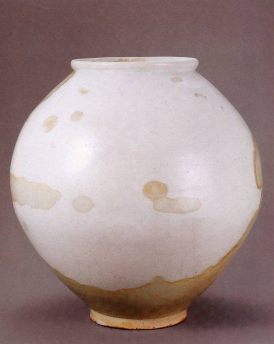 국보 309호 백자 달항아리. 높이 44cm, 삼성미술관 리움 소장. 중앙포토