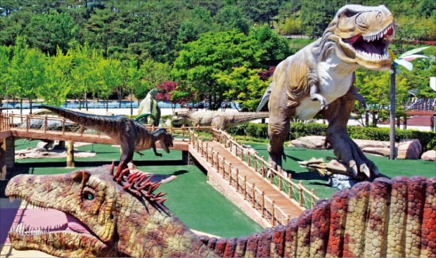 고성공룡세계엑스포 행사장에 조성된 공룡동산  고성군 제공