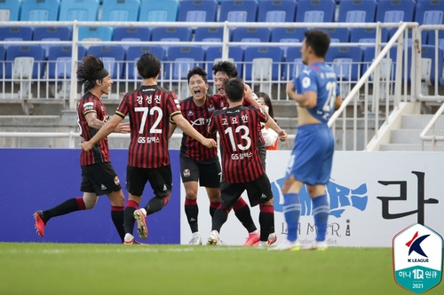 조영욱의 선제골 후 환호하는 서울 선수들. [한국프로축구연맹 제공. 재판매 및 DB 금지]