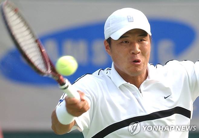 2003년 이형택의 경기 모습.  저작권자 ⓒ 2003 연합뉴스. 무단전재-재배포 금지