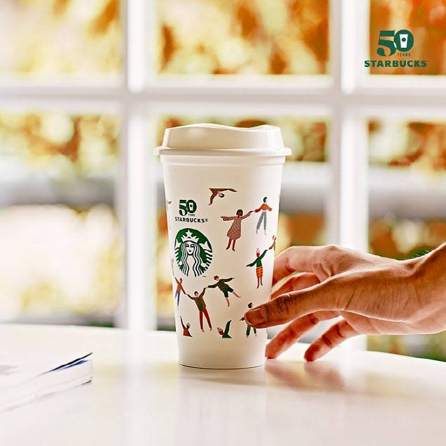 ▲스타벅스가 이달 28일 하루 동안 전국 매장에서 제조 음료 주문 시 제공하는 ‘리유저블 컵’.(사진=스타벅스커피코리아)