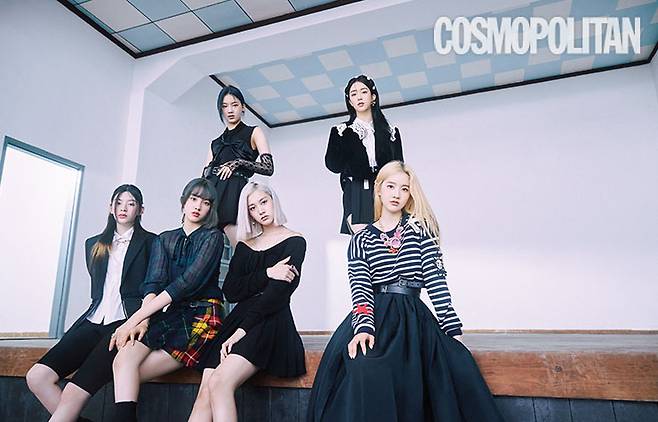 (세은)재킷 3백35만원, 첼시 부츠 1백20만원 모두 알렉산더 맥퀸. 셔츠 1백75만원 디올. 쇼츠 89만5천원 생 로랑 by 안토니 바카렐로. 목걸이 가격미정 허자보이 액세서리. (윤)블라우스, 스커트, 부츠 모두 가격미정 폴로 랄프로렌. 귀고리 가격미정 샤넬 by 에모아르. 팔찌 7만원, 반지 7만원 모두 에모아르. (아이사)드레이프 티셔츠 49만원 1017 알릭스 9SM by 아데쿠베. 벨트 스커트 38만5천원 혜인서. 까멜리아 초커 64만원 생 로랑 by 안토니 바카렐로. 귀고리 30만원 발렌티노 가라바니. 레이스 토시 스타일리스트 소장품. (재이)풀오버 73만원 알렉산더 왕. 스커트 2백30만원 미우미우. 귀고리 가격미정 샤넬 by 에모아르. 목걸이 7만원 안드로니코. 반지 29만9천원 스와로브스키. (수민)재킷 39만8천원 쟈니헤잇재즈. 셔츠 가격미정, 벨트 스커트 38만5천원 모두 혜인서. 헤어밴드 4만9천원 듀이듀이. 귀고리 80만5천원 생 로랑 by 안토니 바카렐로. (시은)니트 톱 1백67만원, 스커트 1백83만원, 더블 벨트 1백9만원 모두 알렉산더 맥퀸. 헤어핀 가격미정 제이케이헤빙펀.목걸이 가격미정 허자보이 액세서리.