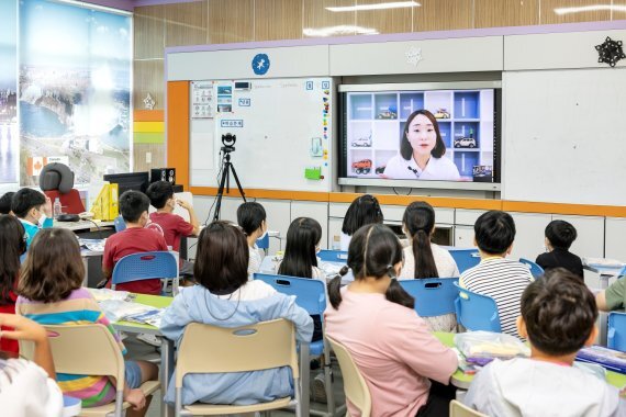전남 진도군 초등학생들이 지난 8~24일 BMW 코리아 미래재단이 개최한 '온라인 주니어 캠퍼스'에 참여해 창의 과학수업을 듣고 있다. BMW 코리아 미래재단 제공
