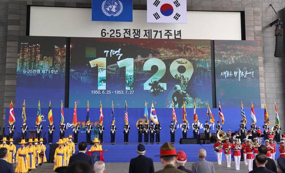 지난 6월25일 부산시 해운대구 영화의 전당에서 6·25전쟁 제71주년 기념식이 열리고 있다. [사진=국가보훈처]
