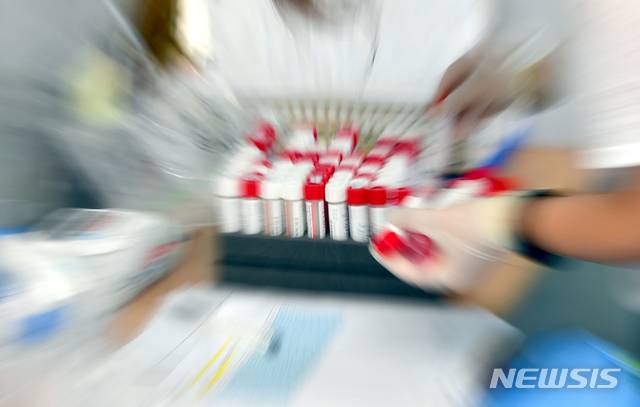 [광주=뉴시스] = 코로나19 검사. (사진=뉴시스 DB). photo@newsis.com