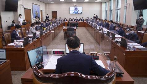 올해도 어김없이 국정감사 시즌이 돌아오면서 상임위원회마다 기업인들 호출 세례도 여전했다. (사진=연합뉴스)