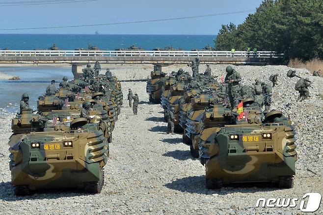 해병대 상륙돌격장갑차(KAAV) <자료사진> 2021.4.6/뉴스1 © News1 최창호 기자