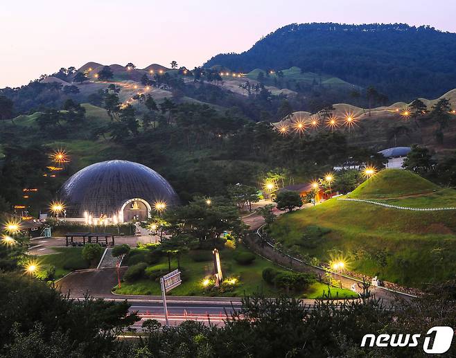지난해 고령군 사진공모전 금상 수상작 이종석씨의 고분군 야경/© 뉴스1