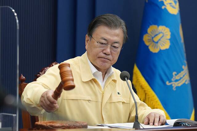 문재인 대통령이 28일 화상 국무회의를 열고 있다. 청와대 제공