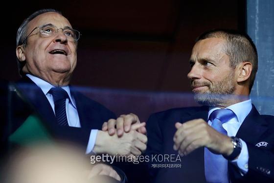 수퍼 리그 창설을 주도한 플로렌티노 페레즈 레알 마드리드 회장(왼쪽)과 이를 반대하는 알렉산더 세페린 UEFA 회장(오른쪽). 사진=게티이미지