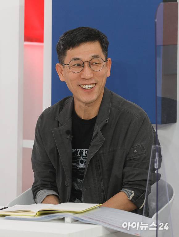 진중권 전 동양대학교 교수가 지난 9일 오후 서울 금천구 즐스튜디오에서 열린 '국민시그널' 국민의힘 대선 경선 후보 공개면접에서 면접관으로 참석하고 있다. [사진=국회사진취재단]