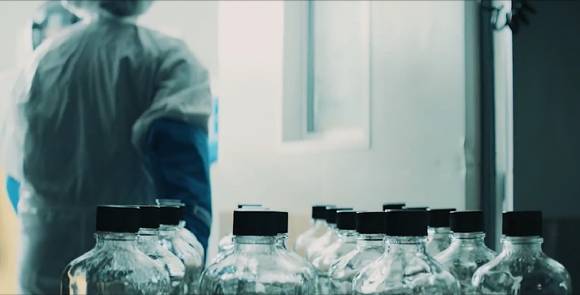 미국 제약회사 화이자가 먹는 코로나19 치료제의 임상시험을 시작했다