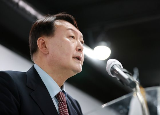 윤석열 전 검찰총장이 지난 22일 오후 서울 여의도 국민의힘 중앙당사에서 외교안보 관련 공약을 발표하고 있다.임현동 기자