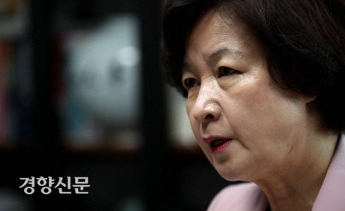 더불어민주당 대선 경선 후보인 추미애 전 법무부장관이 지난달 25일 서울 여의도 사무실에서 경향신문과 인터뷰 하고 있다./ 김기남 기자 kknphoto@kyunghyang.com