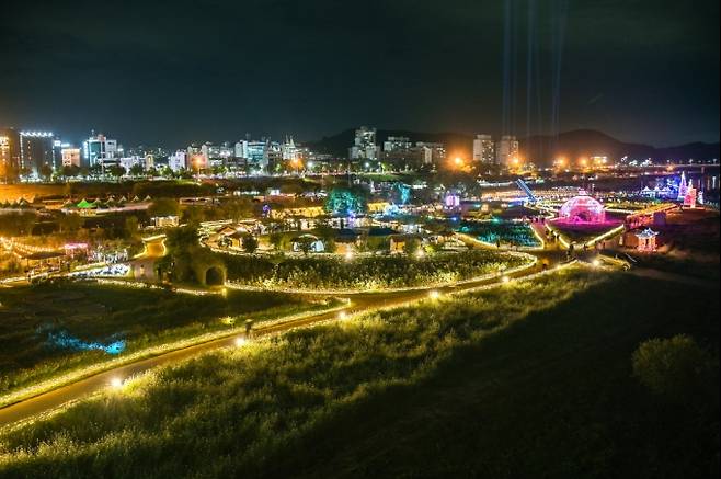 제67회 백제문화제 공주 금강미르섬 야경.