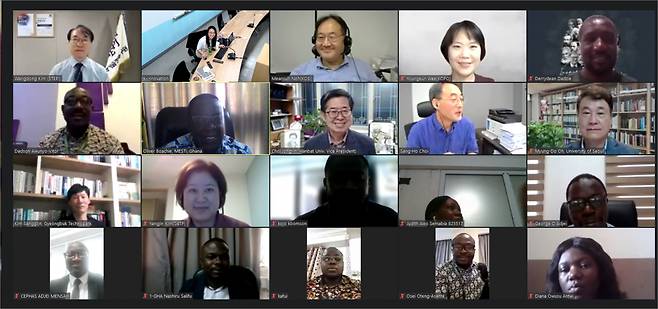 화상회의로 진행된 '2021년도 한국-가나 국제혁신협력사업' 역량강화 연수 모습.[STEPI 제공]