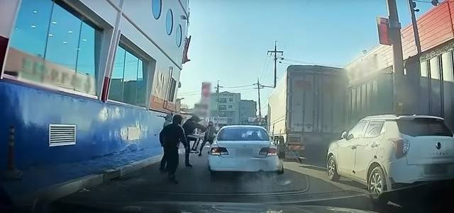 경기 화성시 남양동 '묻지마 폭행'. (사진=유튜브 캡처) *재판매 및 DB 금지