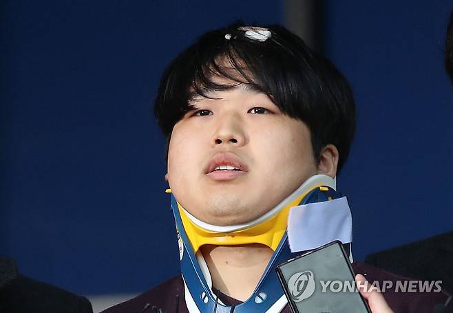 검찰 송치되는 박사방 운영자 조주빈 [연합뉴스 자료사진]