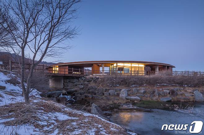 합천군 황매산 관광휴게소 '철쭉과 억새사이' 전경(합천군 제공)© 뉴스1