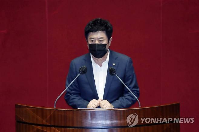 체포동의안 관련 신상발언하는 정찬민 의원 (서울=연합뉴스) 진성철 기자 = 국민의힘 정찬민 의원이 29일 서울 여의도 국회에서 열린 본회의에서 본인의 체포동의안에 대해 신상발언을 하고 있다. [국회사진기자단] zjin@yna.co.kr