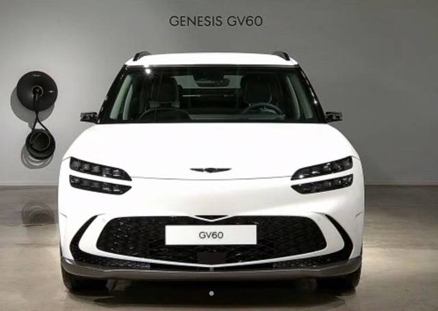 제네시스가 첫 번째 전용 전기차 'GV60'를 공개했다. 'GV60'는 다음 달 6일부터 계약할 수 있다. /콘퍼런스 영상 갈무리