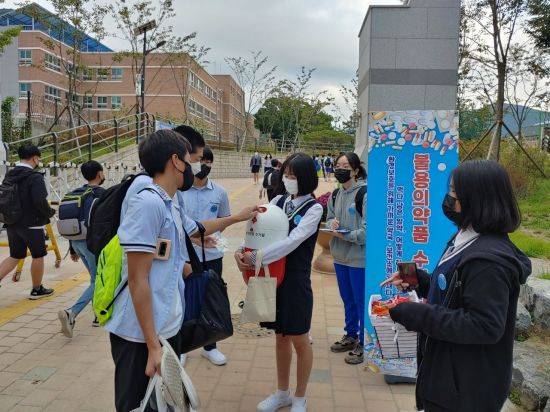 청소년운영위원회 불용약품 수거 현장