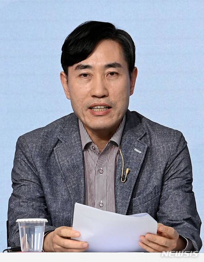 토론회 준비하는 하태경 /뉴시스