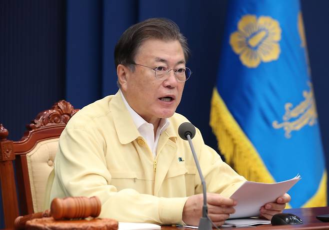 문재인 대통령이 28일 오전 청와대 여민관 영상회의실에서 열린 국무회의에서 발언하고 있다./뉴시스