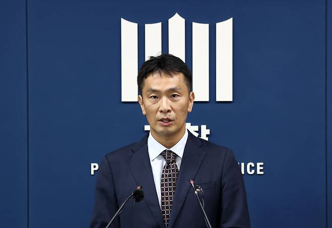 이복현 서울북부지검 형사2부장이 작년 9월 서울중앙지검 재직 시절 서울고검 기자실에서 삼성그룹 불법합병 및 회계부정 사건 수사결과를 발표하는 모습./연합뉴스