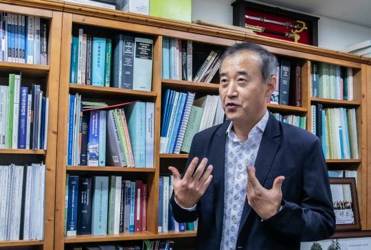 최원목 이화여대 법학전문대학원 교수 고견 인터뷰. 박동욱기자 fufus@