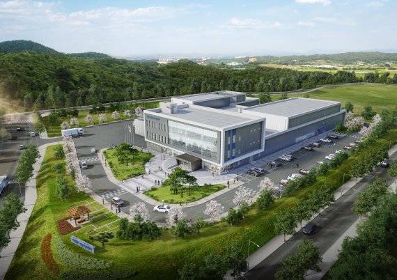 전남도가 화순군에 위치한 국내 유일의 백신산업특구 고도화를 위한 연구개발 및 기관·기업유치 활성화 등을 도모하며 'K-바이오 전초기지' 및 '글로벌 백신 허브'로 도약하고 있다. 작은 사진은 국가 미생물실증지원센터 조감도.