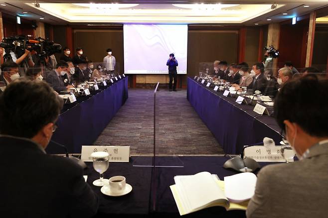 권덕철 보건복지부 장관이 30일 오후 서울 중구 롯데호텔에서 열린 코로나19 치료제-백신개발 범정부 지원위원회 제11차 회의에서 발언하고 있다. 연합뉴스