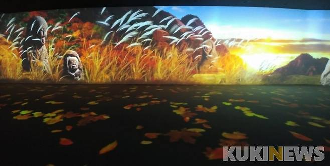 2층 미디어전시관에서 펼쳐지는 미디어아트 영상.