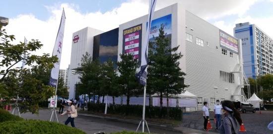 30일 문을 연 '신경주 더 퍼스트 데시앙' 견본주택 모습.[사진=김병진 기자]