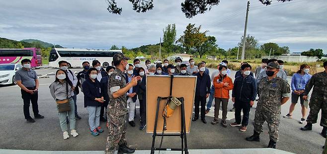 [부산=뉴시스]부산시 해운대구는 주민과 함께 공군 그린파인 레이더 전자파 측정에 나섰다. (사진=해운대구 제공) *재판매 및 DB 금지