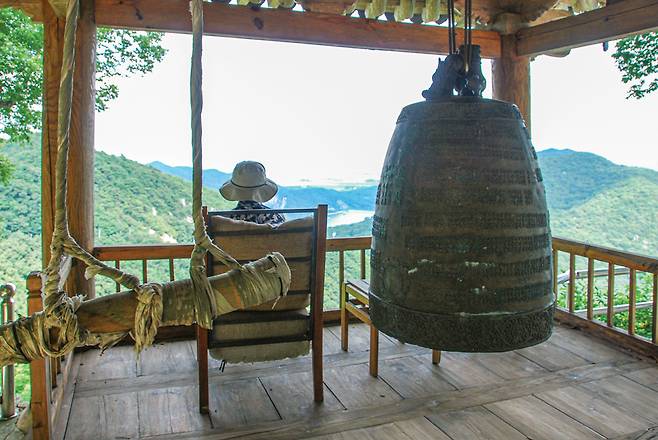 소요사 범종각은 산행 중 꼭 들러 봐야 할 명물이다.