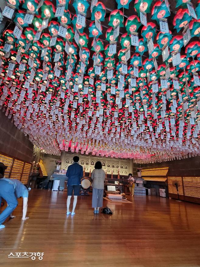 보문사 석불전.