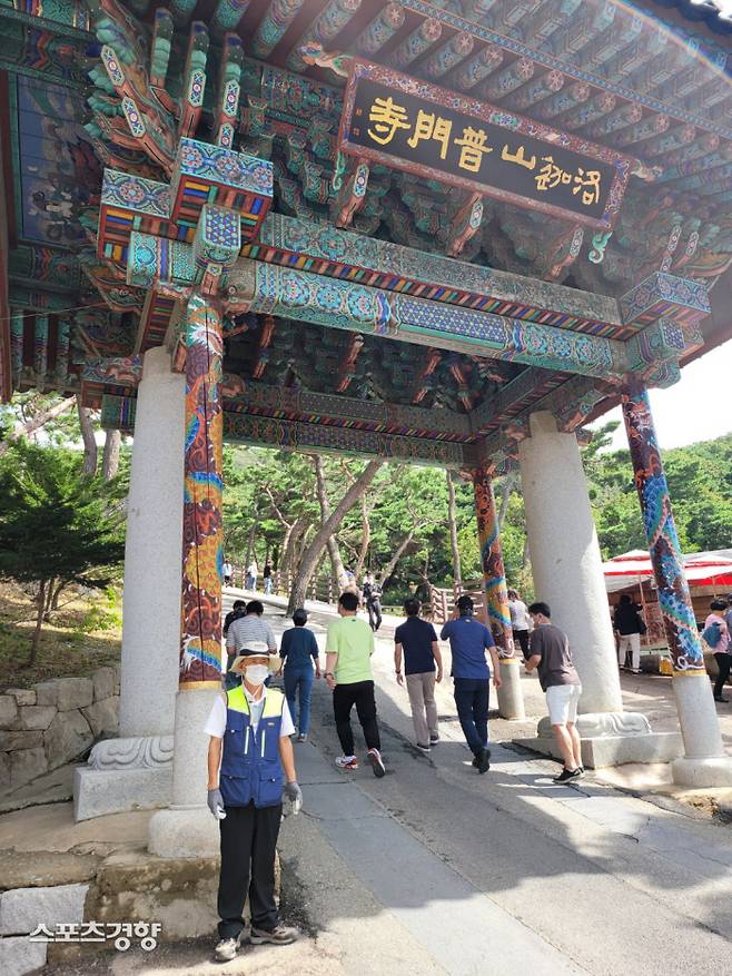 보문사 일주문.