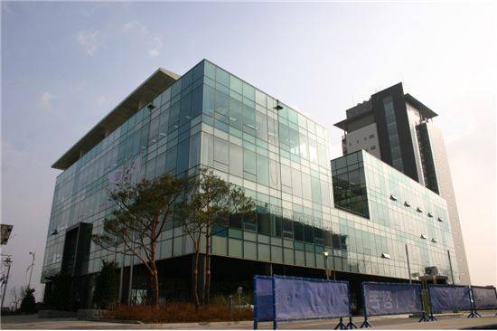 대덕특구의 질적 성장을 선도하고 있는 대덕연구개발특구지원본부 전경.