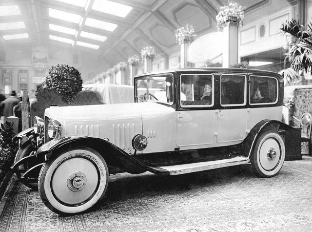 100년 전 베를린 모터쇼에서 처음 공개된 마이바흐의 첫 차 22/50hp.