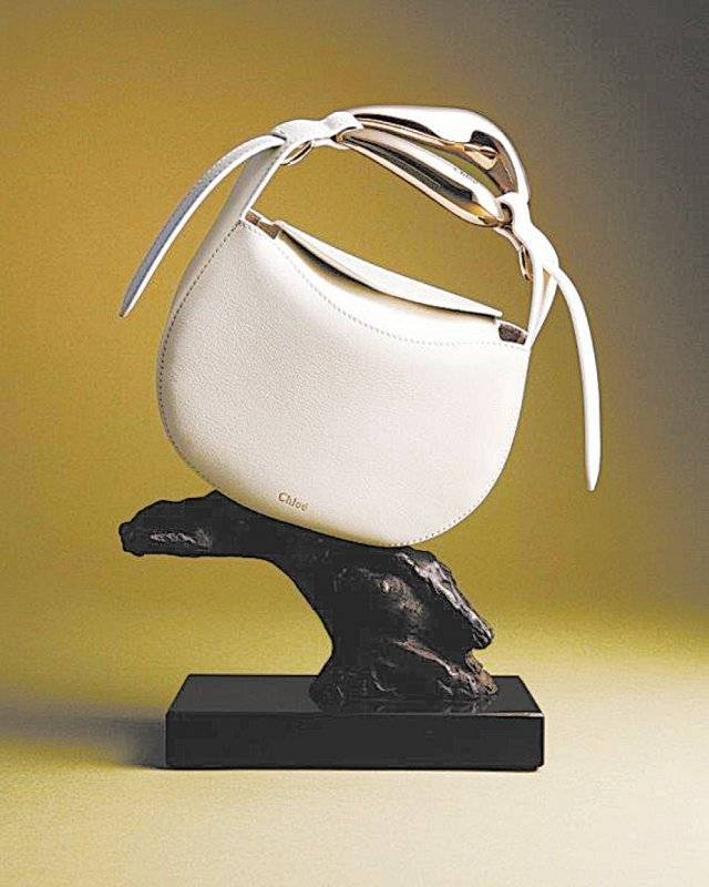 끌로에 키스백.