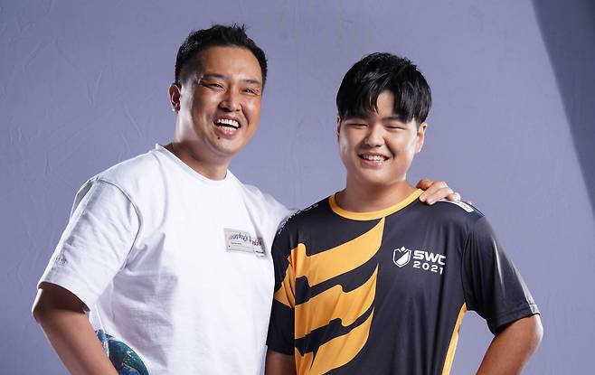 SWC2021에 함께 참여한 아빠와 아들