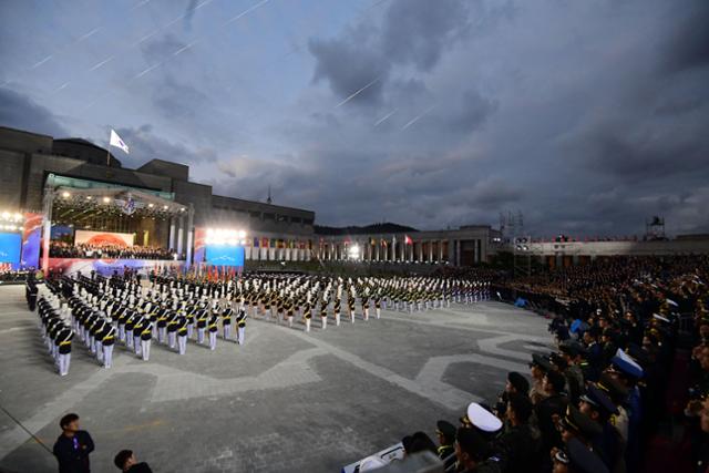 2018년 10월 1일 서울 용산구 전쟁기념관 평화의 광장에서 제70주년 국군의 날 기념식이 열리고 있다. 류효진 기자