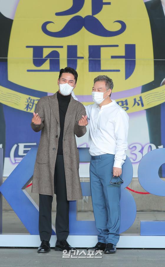 Actor Kim Kap-soo and singer Jang Min-Ho pose at the presentation of The Last Godfather at KBS Broadcasting Station in Yeouido, Seoul on the morning of the 1st.The Last Godfather is a program that re-Lights the relationship between Koreas Wealthy (child) through the <National Father> star who is still looking for the answer of life with the <National Father> star who has carried modern and contemporary history.