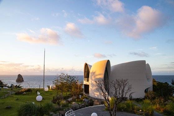 북면에 자리한 힐링스테이 코스모스. 울릉도 최초로 한국관광공사 품질 인증을 받은 숙소다. 최승표 기자