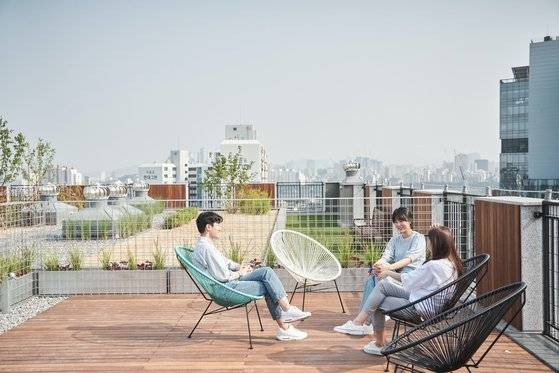 성수동 코리빙 하우스 '에피소드 성수121'의 공용 루프탑. 사진 SK D&D