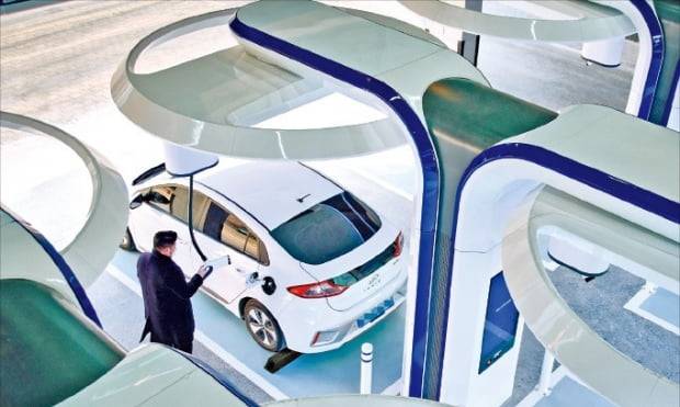 서울 강동구 길동에 위치한 현대차 초고속 충전소 ‘EV 스테이션 강동'.  사진=한경DB