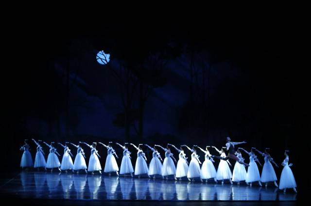 Scene from the Universal Ballet Company’s staging of “Giselle” (UBC)